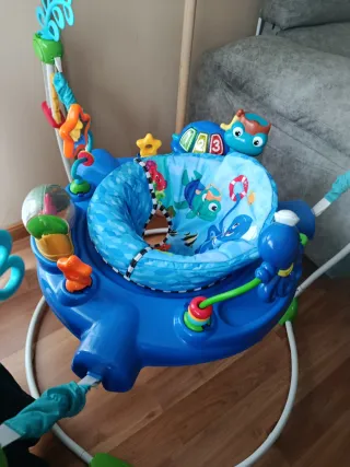 Saltador para bebé con juguetes