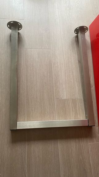 Tablero escritorio IKEA LINNMON rojo + patas