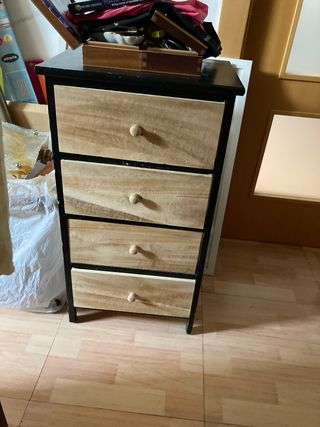 Cómoda de madera y metal