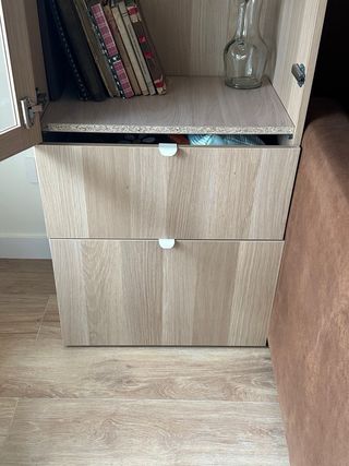 Mueble Vitrina Ikea Bësta Madera y Cristal