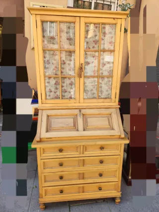 Antiguo escritorio secreter o buro con vitrina.