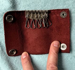 Cartera de cuero artesanal para llaves