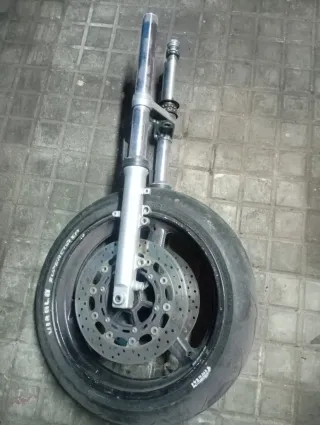Parte delantera Yamaha R6 2002