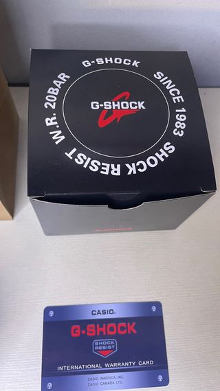Reloj G-Shock Blanco y Plateado