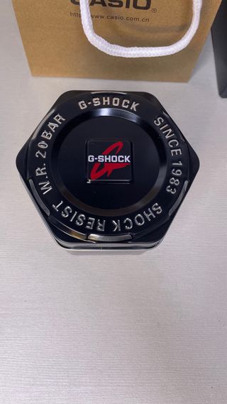 Reloj G-Shock Blanco y Plateado