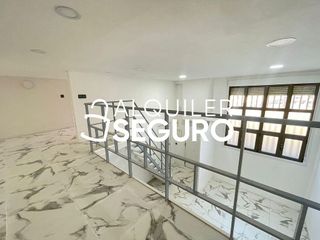 Piso en alquiler en Los Cármenes en Madrid