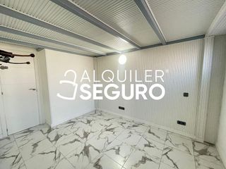 Piso en alquiler en Los Cármenes en Madrid