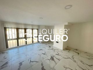 Piso en alquiler en Los Cármenes en Madrid