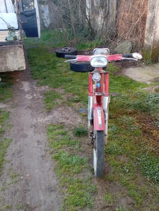 Moped Rojo