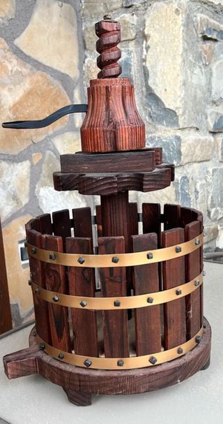 Prensa de vino de madera
