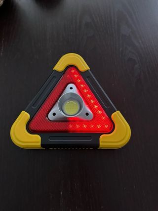 Triángulo de emergencia con luz