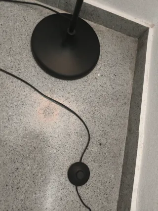 Lámpara de pie bambú y metal