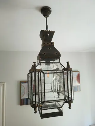 Lámpara colgante de metal y cristal