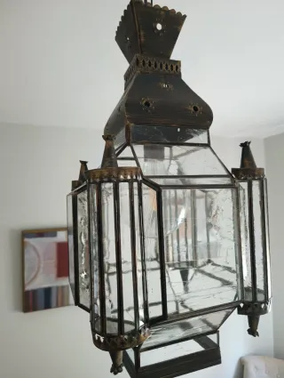 Lámpara colgante de metal y cristal