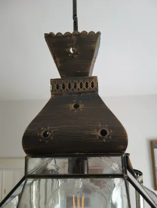 Lámpara colgante de metal y cristal