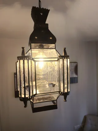 Lámpara colgante de metal y cristal