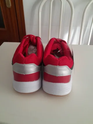 Zapatillas deportivas rojas
