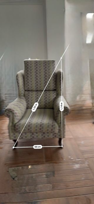 Sillón de tela estampado