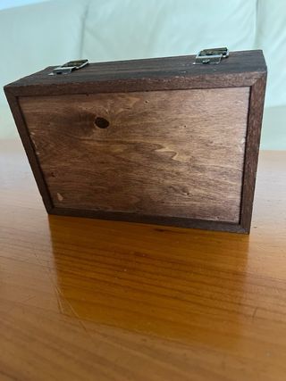 Caja de madera con tapa de cristal tallado