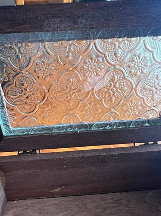 Caja de madera con tapa de cristal tallado