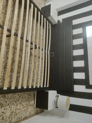 Somier canapé polipiel y madera. Con cabecero.