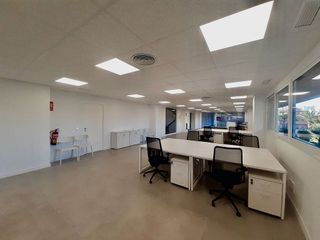 Local comercial en alquiler en Los Naranjos - Las Brisas en Marbella