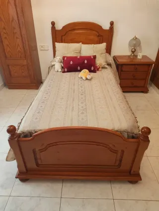 Canapé, cabecero y colchón de madera