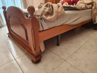 Canapé, cabecero y colchón de madera