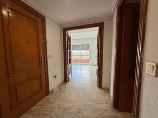 Piso en alquiler en Los Remedios en Sevilla