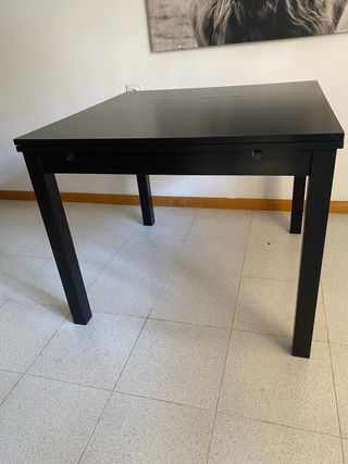 Mesa extensible de madera negra