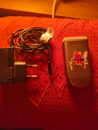 Teléfono Móvil Nokia Antiguo con Cargador