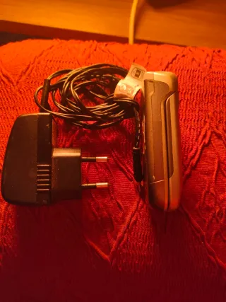 Teléfono Móvil Nokia Antiguo con Cargador
