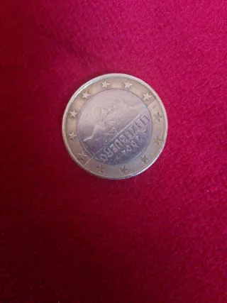 Moneda 1€ 2004 partida por la mitad