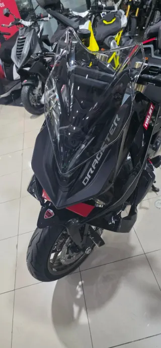 Italjet Dragster 700 edición limitada Negra y Roja