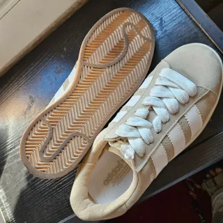 Zapatillas Adidas Campus Beige y Blancas