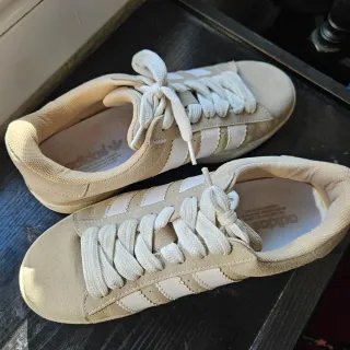 Zapatillas Adidas Campus Beige y Blancas