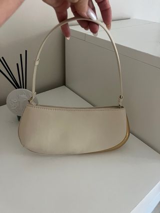 Bolso Zara Beige con Detalle Dorado