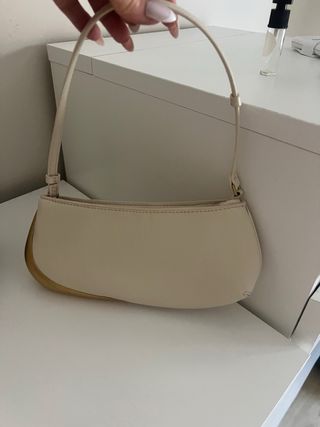 Bolso Zara Beige con Detalle Dorado