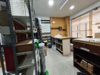 Local comercial en venta en Reyes en Parla