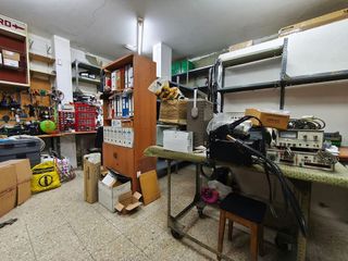 Local comercial en venta en Reyes en Parla