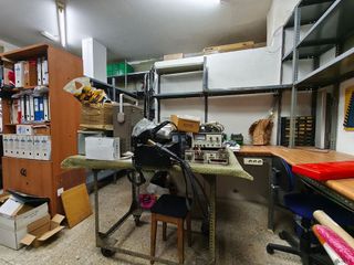 Local comercial en venta en Reyes en Parla