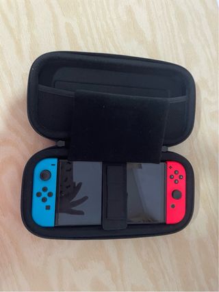 Nintendo Switch + 4 Juegos y Funda