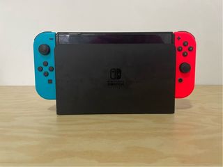 Nintendo Switch + 4 Juegos y Funda