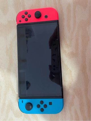 Nintendo Switch + 4 Juegos y Funda