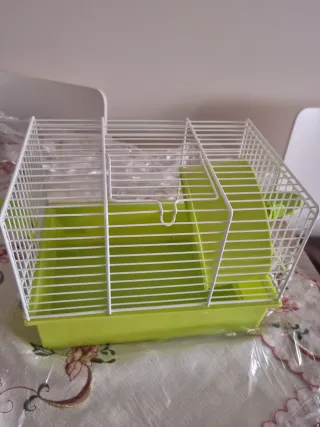 Jaula para hámster verde y blanca
