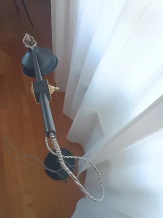 Lámpara de pie IKEA Ranarp Negra y Dorada