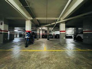 Garaje en venta en Sant Josep en Hospitalet de Llobregat, L´