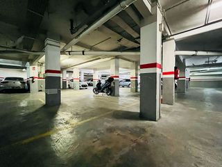 Garaje en venta en Sant Josep en Hospitalet de Llobregat, L´