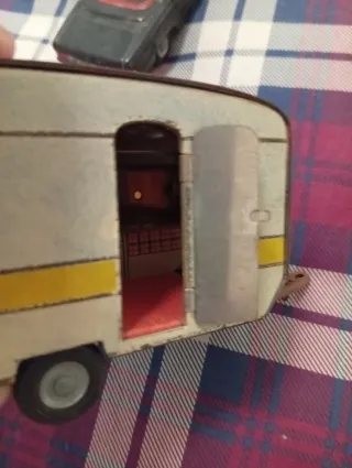 Coche y caravana antiguos
