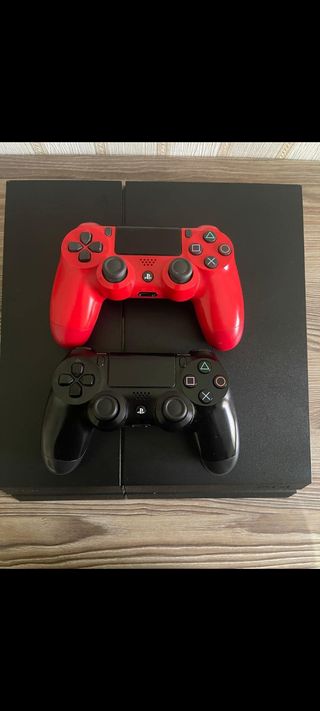 Consola PS4 + 2 Mandos (Negro y Rojo)